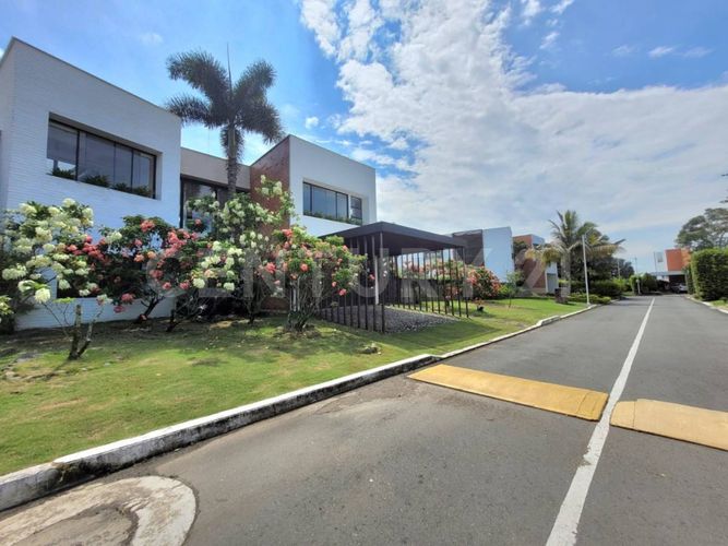 Casa de 4 alcobas en venta en Condominio Aguas Calientes, Cali, 358 m² · foto 23 de 24