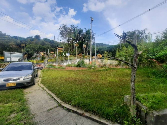 Casa de 4 alcobas en venta en El Saladito, Cali, 196 m² · foto 2 de 24