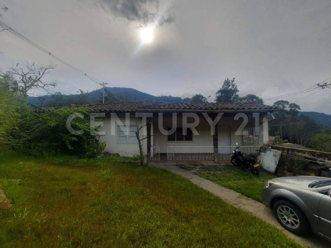 Casa de 4 alcobas en venta en El Saladito, Cali, 196 m² · foto 4 de 24