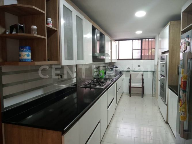 Apartamento de 4 alcobas en venta en Santa Teresita, Cali, 216 m² · foto 15 de 23
