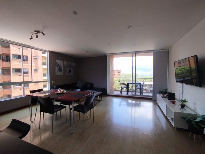 Apartamento de 2 alcobas en arriendo en El Poblado, Medellín, 97 m² · foto 2 de 12
