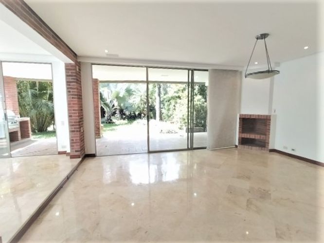 Casa de 3 alcobas en venta en El Poblado, Medellín, 300 m² · foto 2 de 20