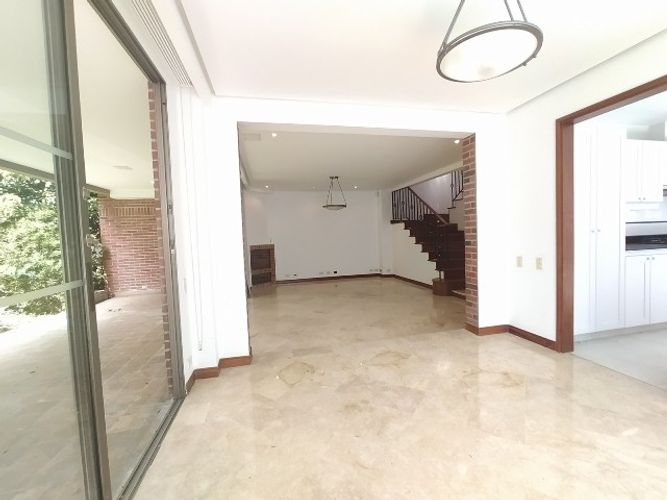 Casa de 3 alcobas en venta en El Poblado, Medellín, 300 m² · foto 3 de 20