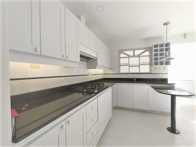 Casa de 3 alcobas en venta en El Poblado, Medellín, 300 m² · foto 6 de 20