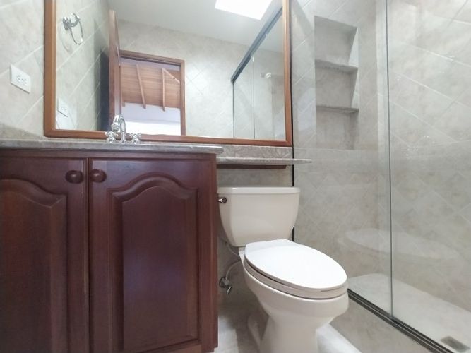 Casa de 3 alcobas en venta en El Poblado, Medellín, 300 m² · foto 13 de 20