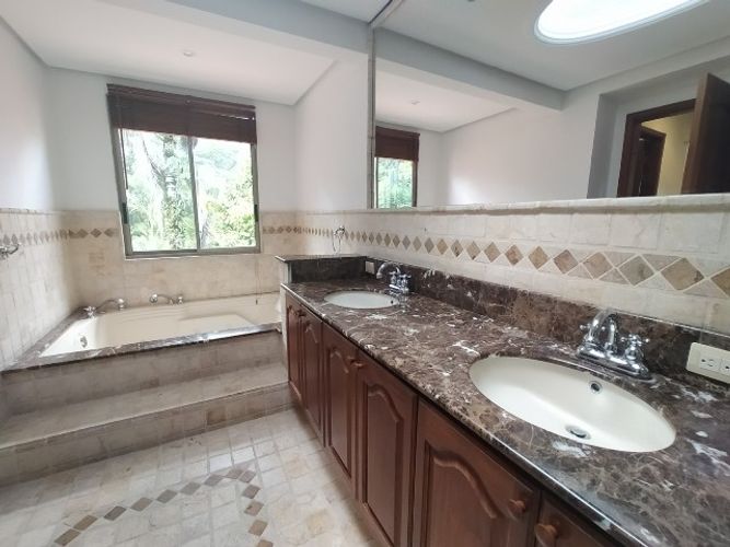 Casa de 3 alcobas en venta en El Poblado, Medellín, 300 m² · foto 15 de 20