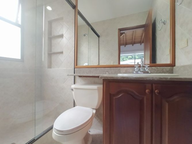 Casa de 3 alcobas en venta en El Poblado, Medellín, 300 m² · foto 16 de 20