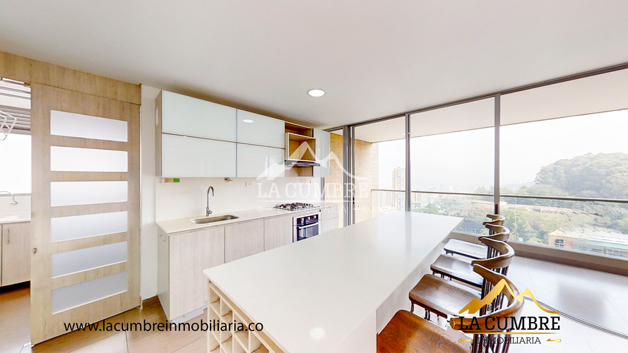 Apartamento en arriendo en Castropol, Medellín, 160 m² · foto 4 de 16