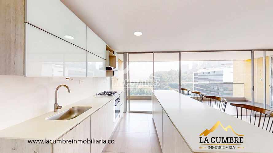 Apartamento en arriendo en Castropol, Medellín, 160 m² · foto 5 de 16