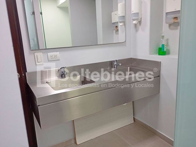 Oficina en arriendo en Manila, Medellín, 230 m² · foto 14 de 18