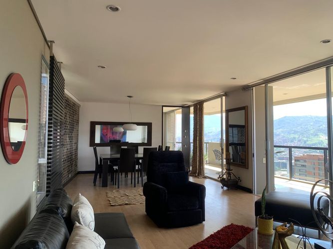 Apartamento de 3 alcobas en arriendo en El Poblado, Medellín, 267 m² · foto 2 de 18