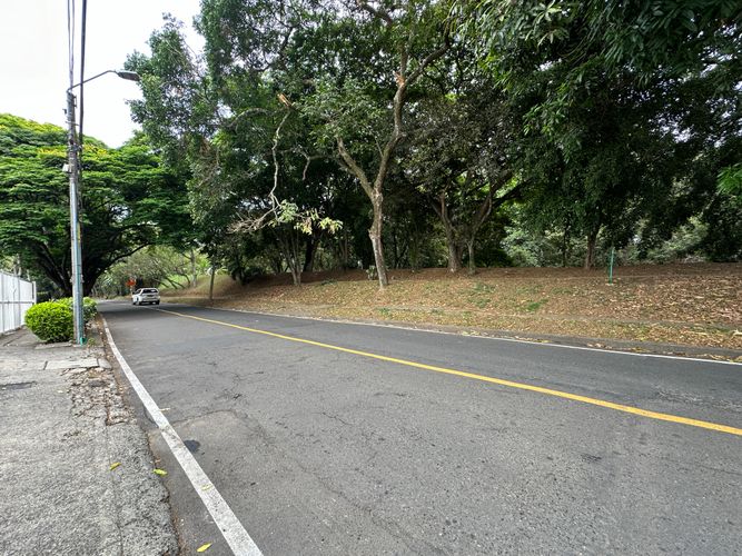 Edificio en arriendo en Ciudad Jardin, Cali, 300 m² · foto 2 de 23