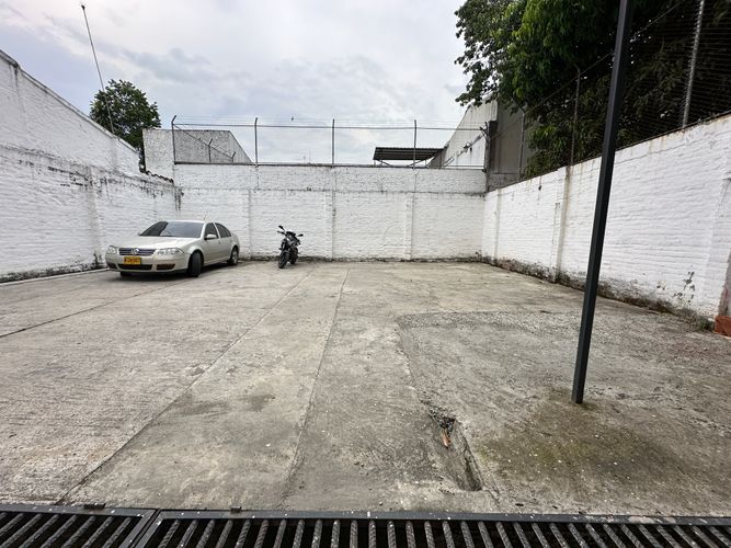 Edificio en arriendo en Ciudad Jardin, Cali, 300 m² · foto 7 de 23