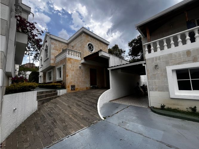 Casa de 3 alcobas en venta en Lagos Del Cacique, Bucaramanga, 250 m² · foto 2 de 16