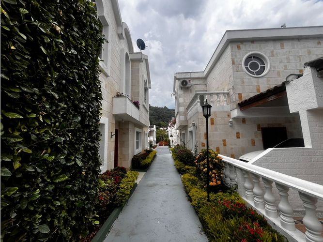 Casa de 3 alcobas en venta en Lagos Del Cacique, Bucaramanga, 250 m² · foto 10 de 16
