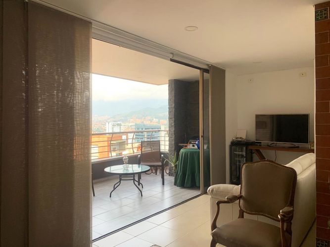 Apartamento de 3 alcobas en arriendo en El Poblado, Medellín, 137 m² · foto 2 de 17