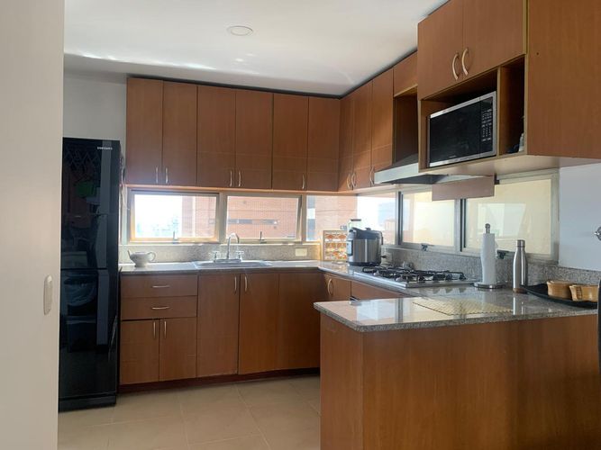 Apartamento de 3 alcobas en arriendo en El Poblado, Medellín, 137 m² · foto 3 de 17