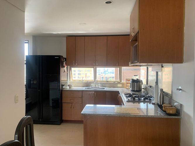 Apartamento de 3 alcobas en arriendo en El Poblado, Medellín, 137 m² · foto 5 de 17