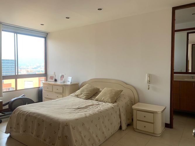 Apartamento de 3 alcobas en arriendo en El Poblado, Medellín, 137 m² · foto 8 de 17