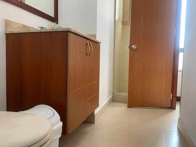 Apartamento de 3 alcobas en arriendo en El Poblado, Medellín, 137 m² · foto 15 de 17