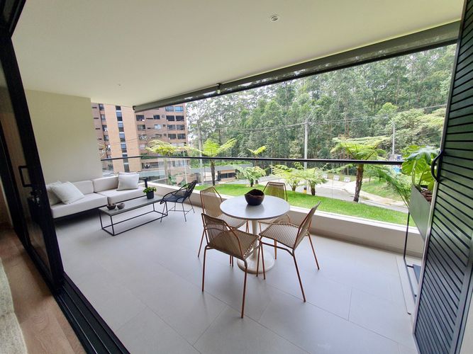Apartamento de 2 alcobas en venta en Altos Del Poblado, Medellín, 146 m² · foto 3 de 24