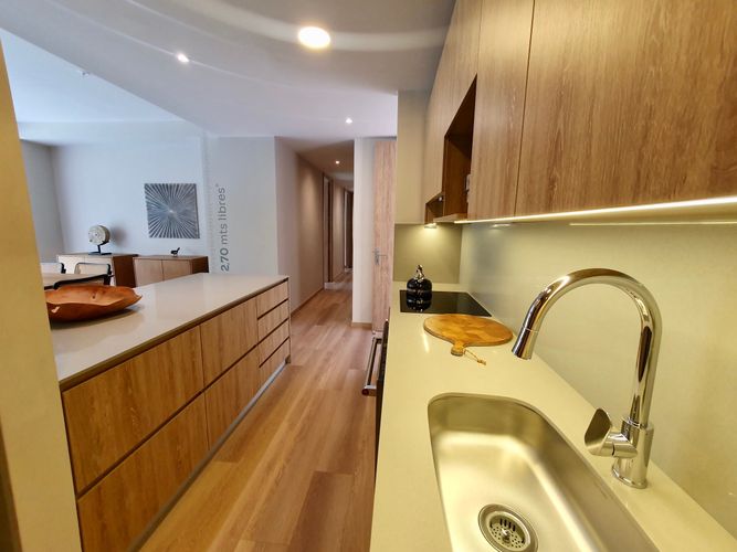 Apartamento de 2 alcobas en venta en Altos Del Poblado, Medellín, 146 m² · foto 6 de 24