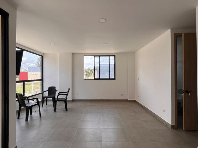Casa de 4 alcobas en venta en El Porvenir, Rionegro, 220 m² · foto 2 de 15