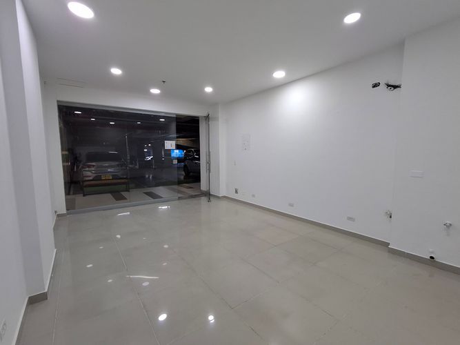 Local en arriendo en El Poblado, Medellín, 32 m² · foto 2 de 7