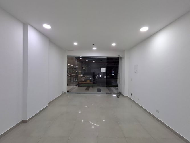 Local en arriendo en El Poblado, Medellín, 32 m² · foto 3 de 7