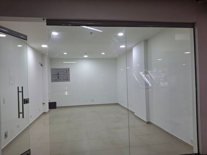 Local en arriendo en El Poblado, Medellín, 32 m² · foto 4 de 7