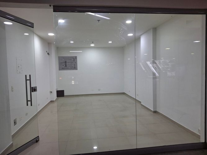 Local en arriendo en El Poblado, Medellín, 32 m² · foto 5 de 7