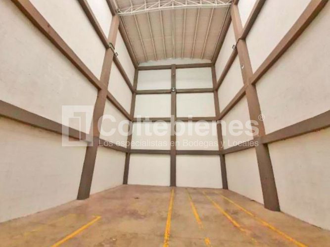 Bodega en venta en Suramérica, Itagüí, 687 m² · foto 2 de 16
