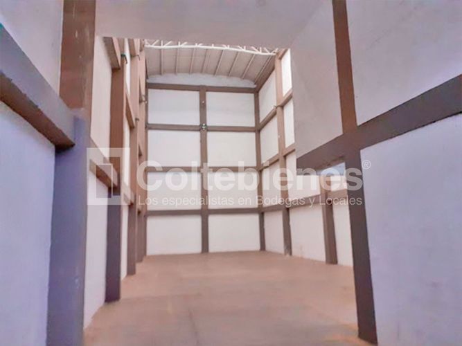 Bodega en venta en Suramérica, Itagüí, 687 m² · foto 3 de 16