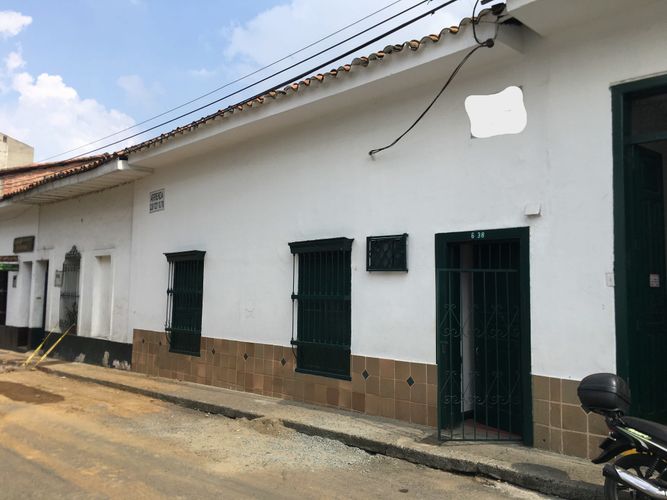Casa de 8 alcobas en venta en Santa Rosa, Cali, 458 m² · foto 2 de 24