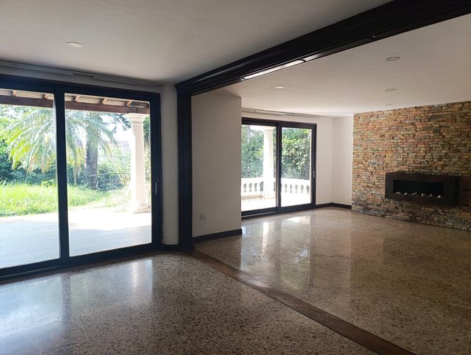 Casa de 4 alcobas en arriendo en El Poblado, Medellín, 300 m² · foto 2 de 20