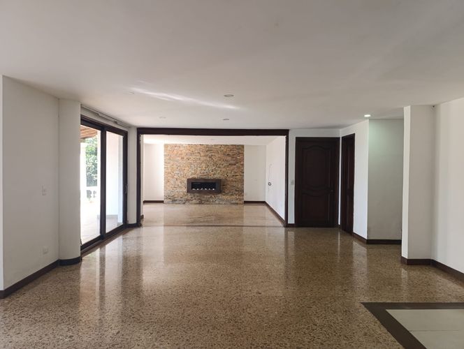 Casa de 4 alcobas en arriendo en El Poblado, Medellín, 300 m² · foto 3 de 20