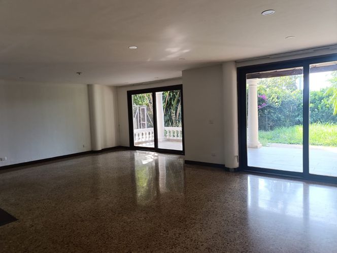 Casa de 4 alcobas en arriendo en El Poblado, Medellín, 300 m² · foto 4 de 20