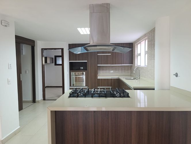 Casa de 4 alcobas en arriendo en El Poblado, Medellín, 300 m² · foto 5 de 20