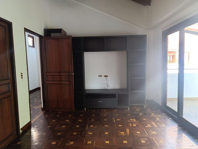 Casa de 4 alcobas en arriendo en El Poblado, Medellín, 300 m² · foto 9 de 20