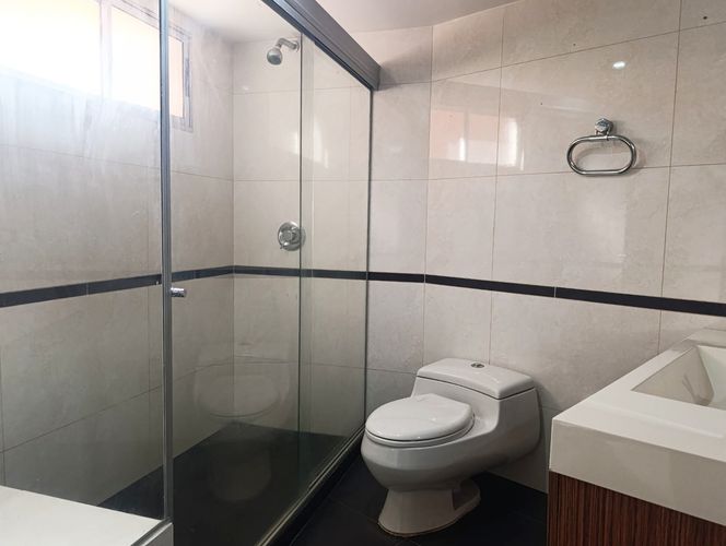Casa de 4 alcobas en arriendo en El Poblado, Medellín, 300 m² · foto 15 de 20