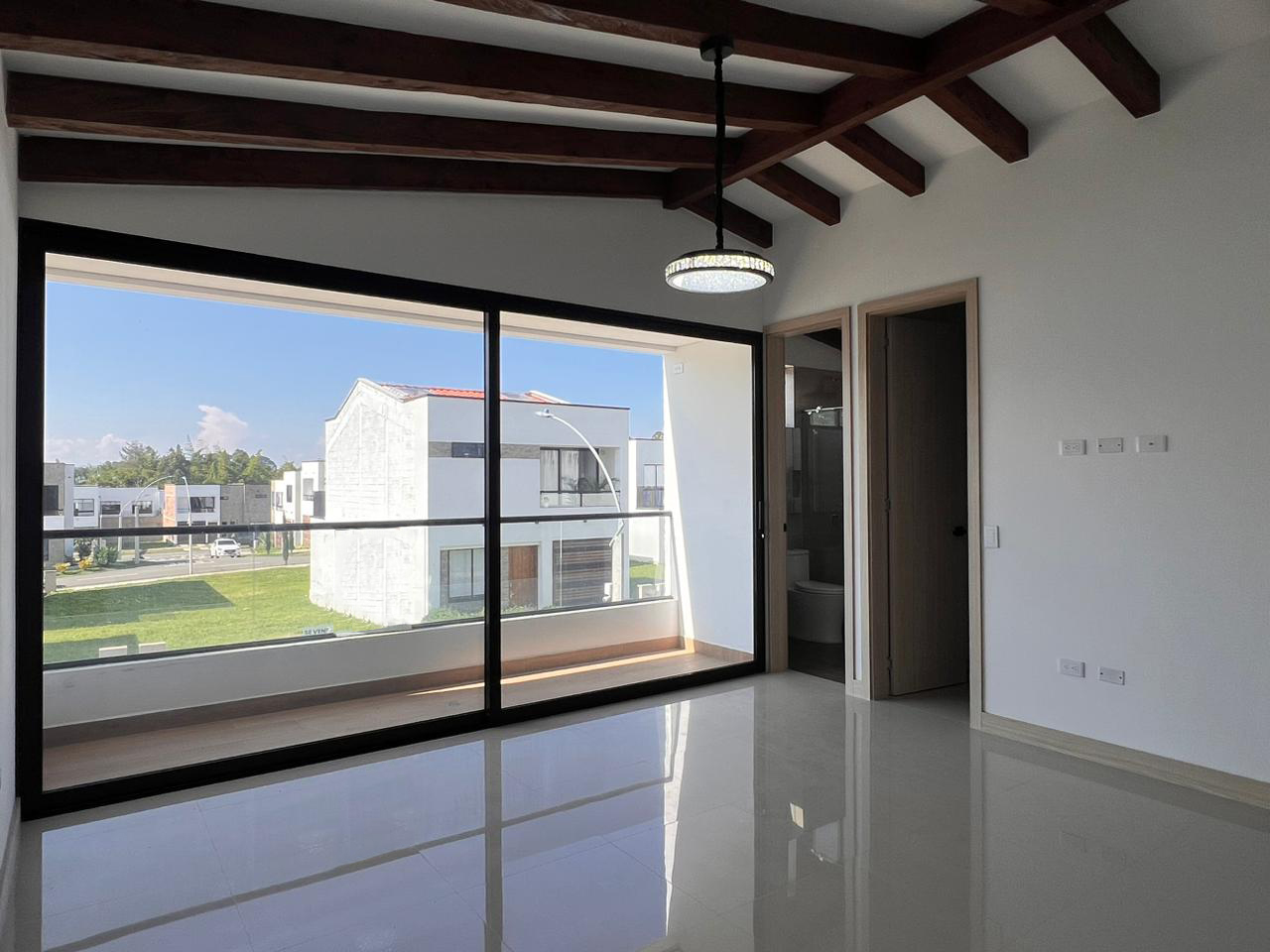 4BR House in Llano Grande (270 m²)