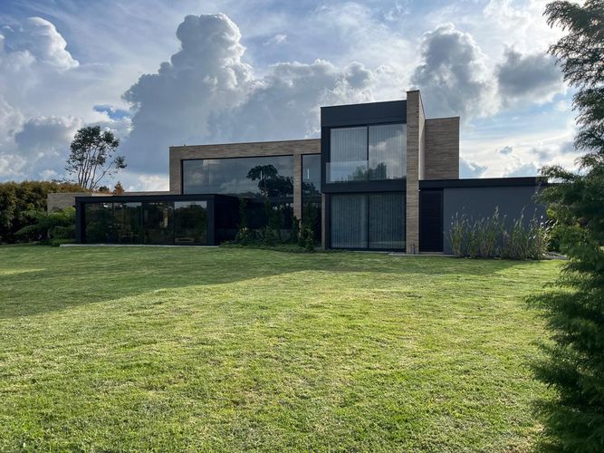 Casa de 3 alcobas en venta en Vía Las Palmas, Envigado, 472 m² · foto 2 de 24