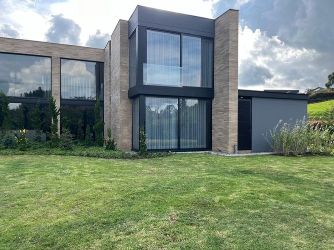 Casa de 3 alcobas en venta en Vía Las Palmas, Envigado, 472 m² · foto 3 de 24