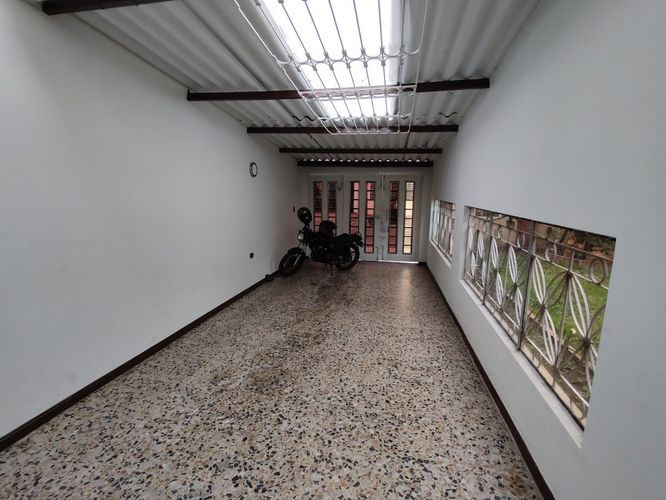 Casa de 4 alcobas en venta en Bavaria, Bogotá, 249 m² · foto 2 de 24