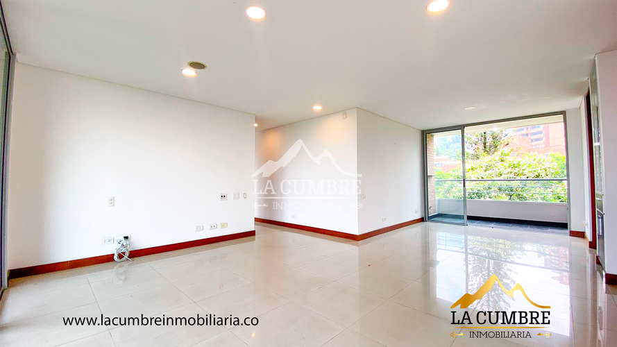 Apartamento de 3 alcobas en arriendo en Los Balsos, Medellín, 146 m² · foto 2 de 16