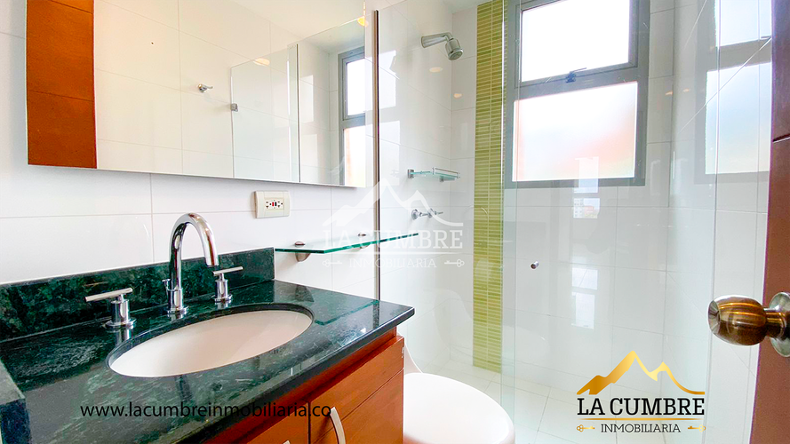 Apartamento de 3 alcobas en arriendo en Los Balsos, Medellín, 146 m² · foto 13 de 16