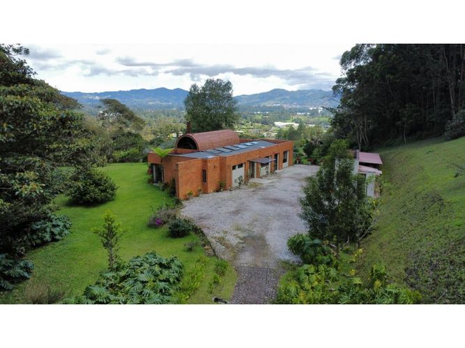 Casa de 3 alcobas en venta en La Ceja, 190 m² · foto 2 de 5