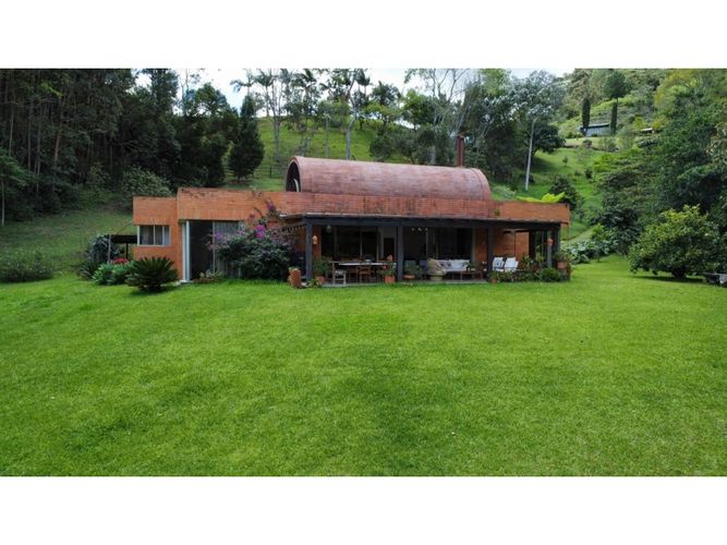 Casa de 3 alcobas en venta en La Ceja, 190 m² · foto 3 de 5