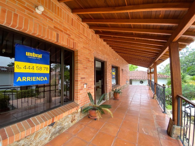 Casa de 3 alcobas en venta en Las Lomas, Medellín, 340 m² · foto 3 de 24