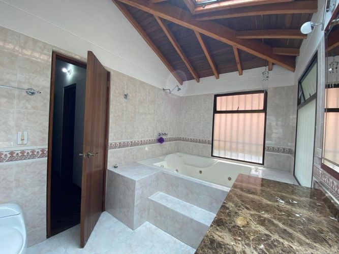 Casa de 3 alcobas en venta en Las Lomas, Medellín, 340 m² · foto 22 de 24
